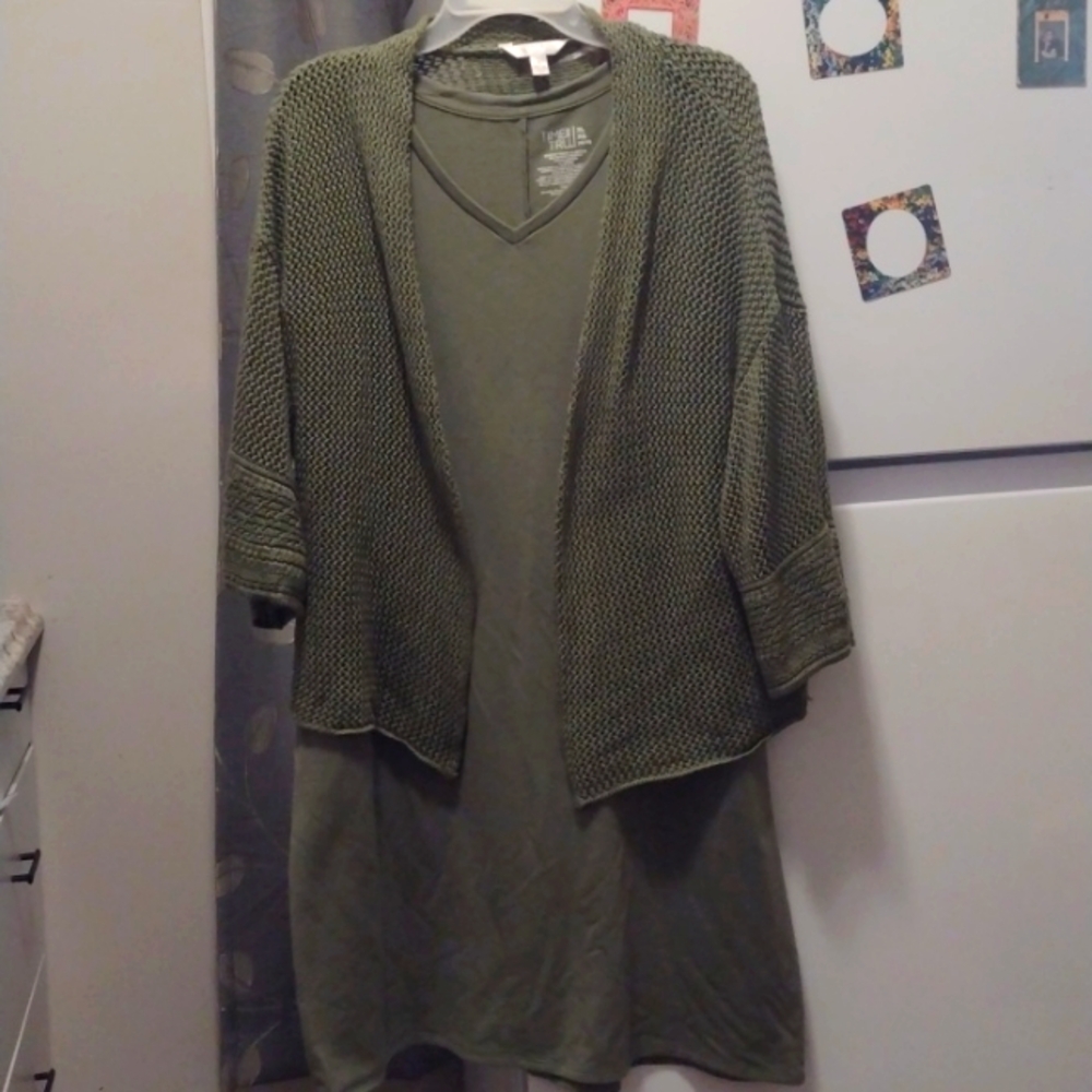 Women's Time and Tru dress with shawl. Bay leaf color size XL/XG(16-18).